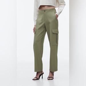 Zara straight leg cargo fit size small in khaki